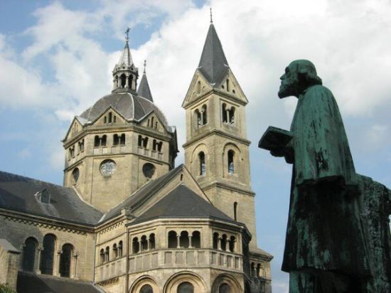 Pierre Cuypers Statue