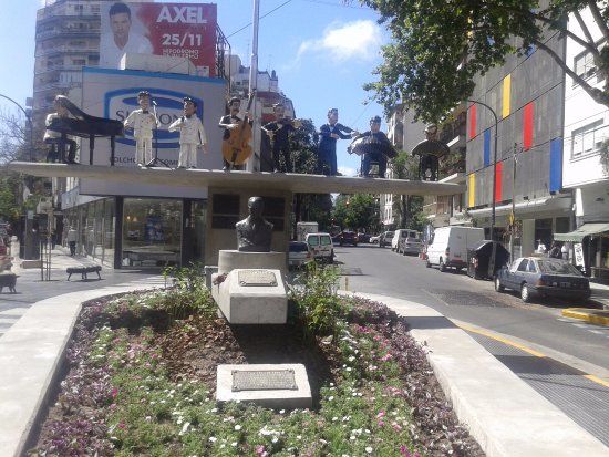 Plazoleta Osvaldo Pugliese