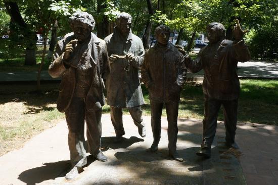 Sculptural Group Men