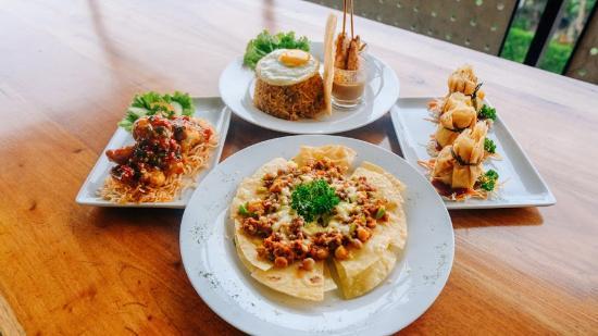 Brick & Barrel Bistro