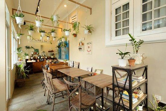 Sun Porch Gardening Cafe by Cottonwood