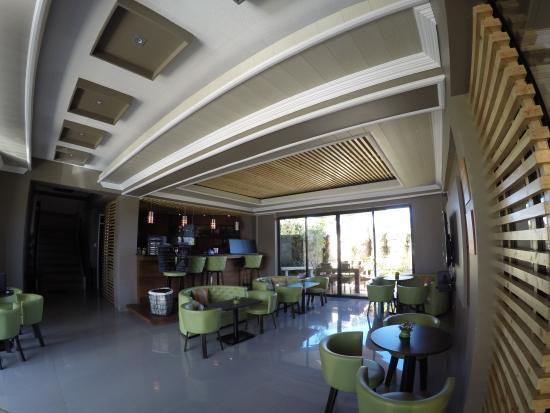 Manpiyaan Cafe