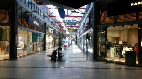 Cosmopolite Shopping and Entertainment Center