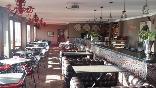 Moca Loca Coffee & Lounge