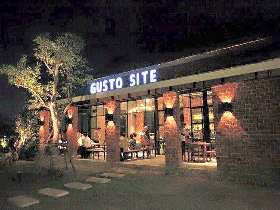 Gusto Bar and Restaurant