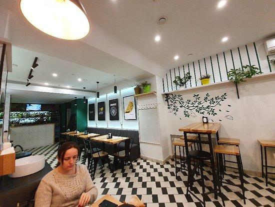 4 Chebureky Prosecco Bar