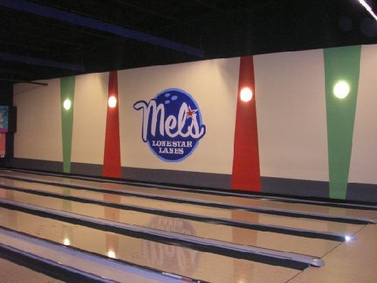 Mel's Lone Star Lanes