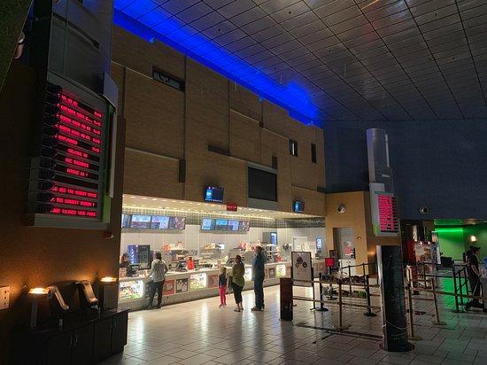 AMC Avenue 16