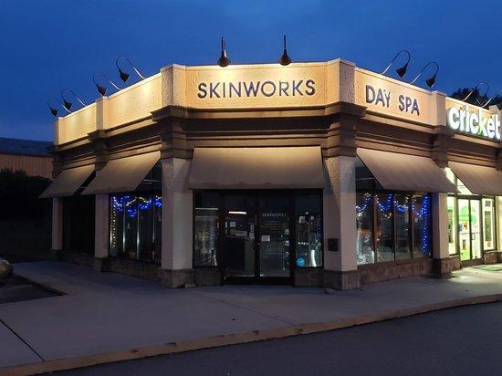 SKINWORKS Day Spa