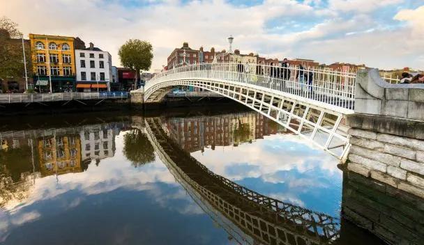 Puente Halfpenny Bridge