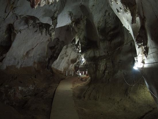 Mueang On Cave