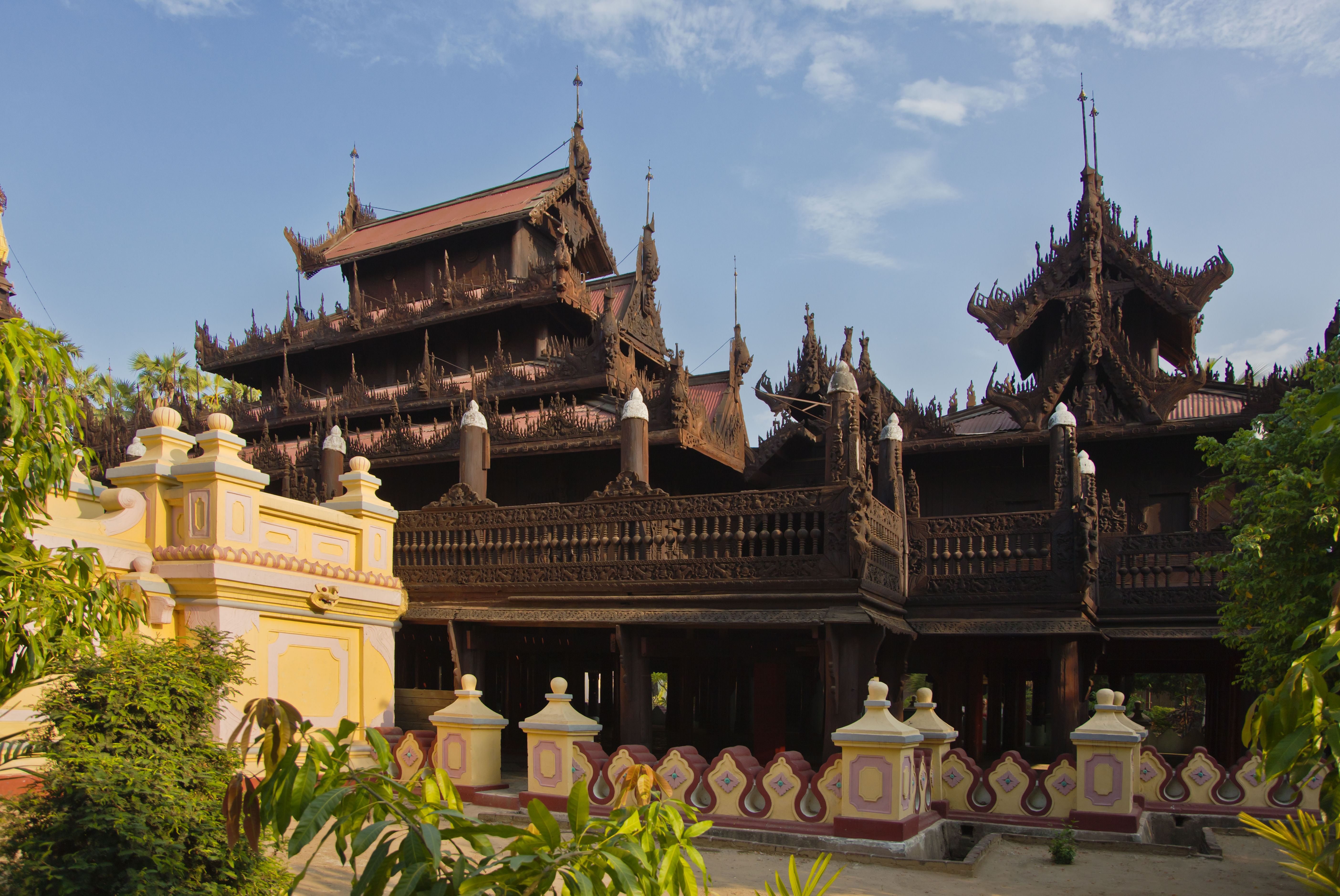 Shwe In Bin Monastery
