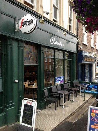 Claudes Cafe