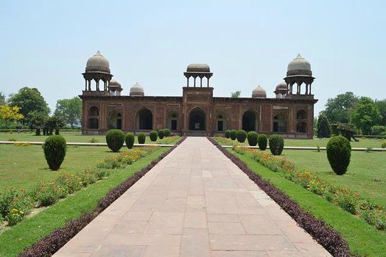 Tomb of Mariam Zamani