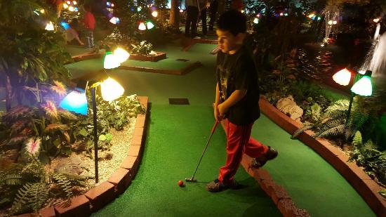 Grand Country Indoor Mini Golf