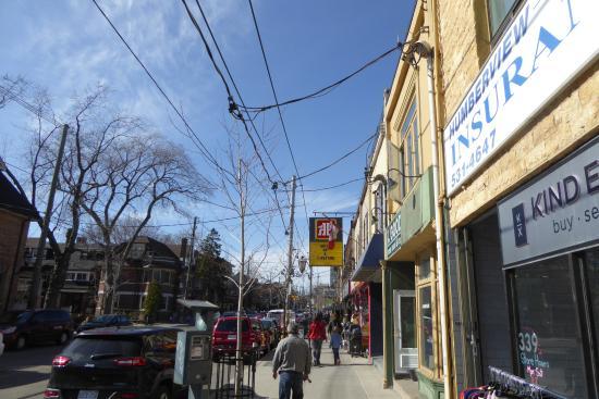 Roncesvalles Village