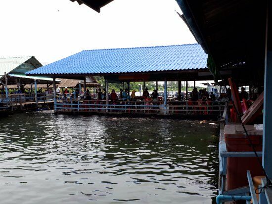 Ruen Pae Fishing Park